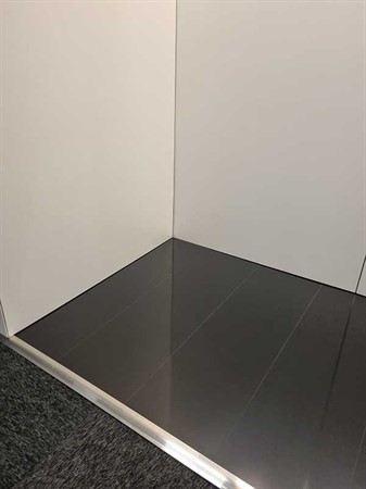 Golv, högblankt, svart